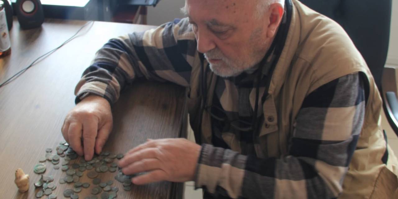 Karamanoğulları Beyliği'ni araştırırken 148 adet sikke buldu