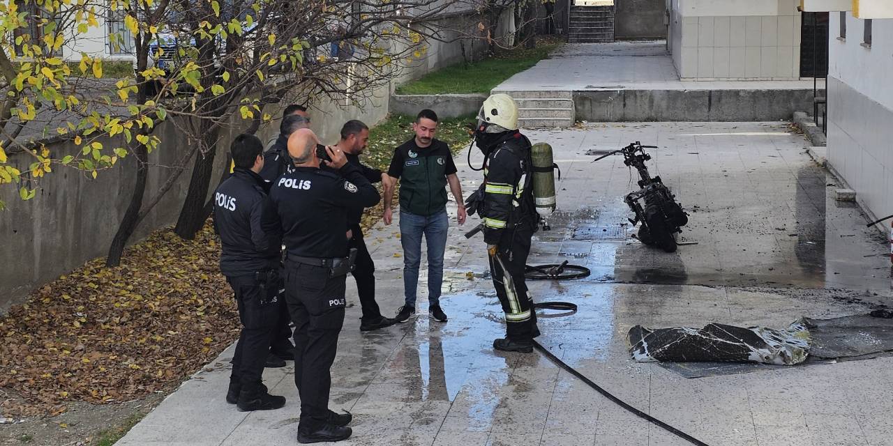 Motosiklet alev aldı: 7'si çocuk 9 kişi hastanelik oldu