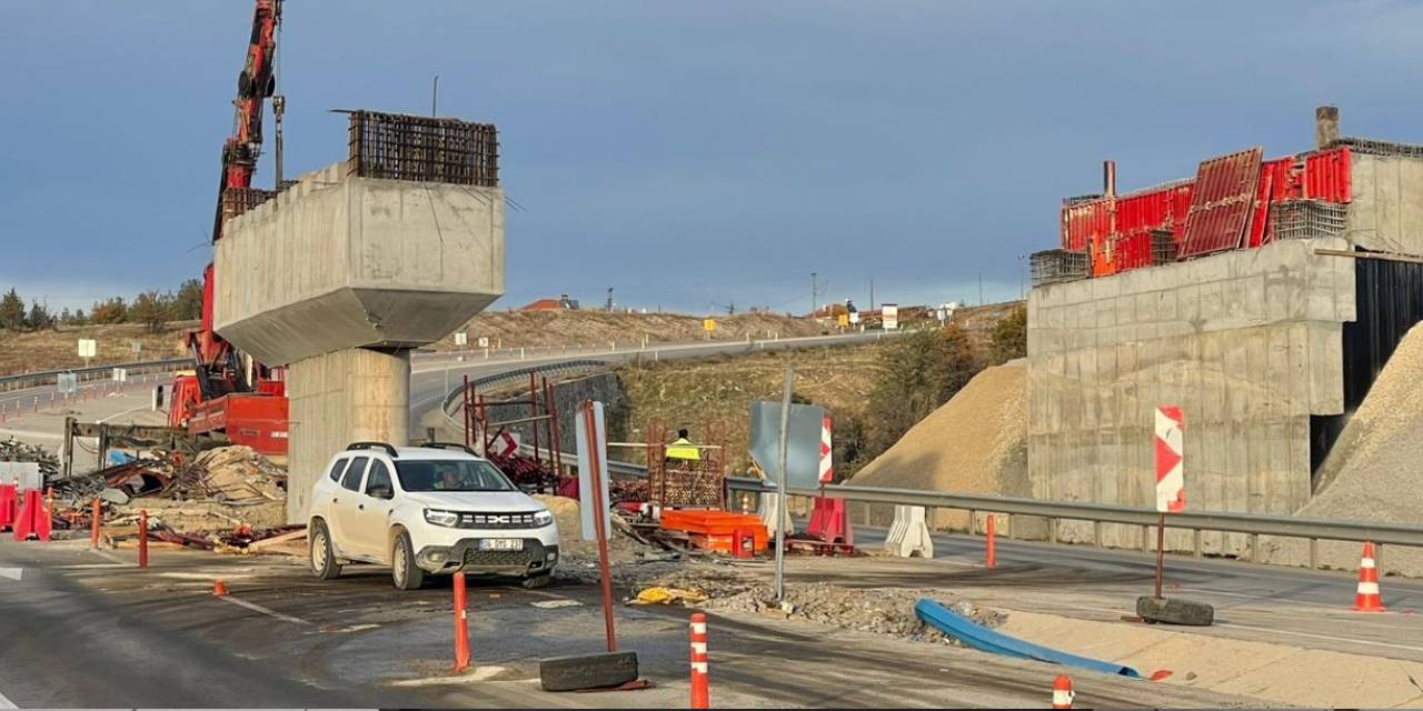Uşak'ta iş cinayeti: Üst geçitten düşen işçi yaşamını yitirdi