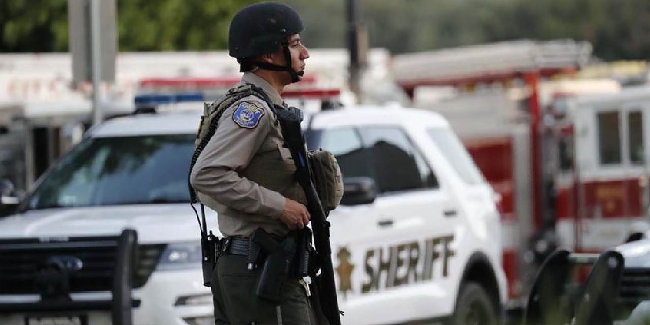 ABD'de deniz üssüne saldırı