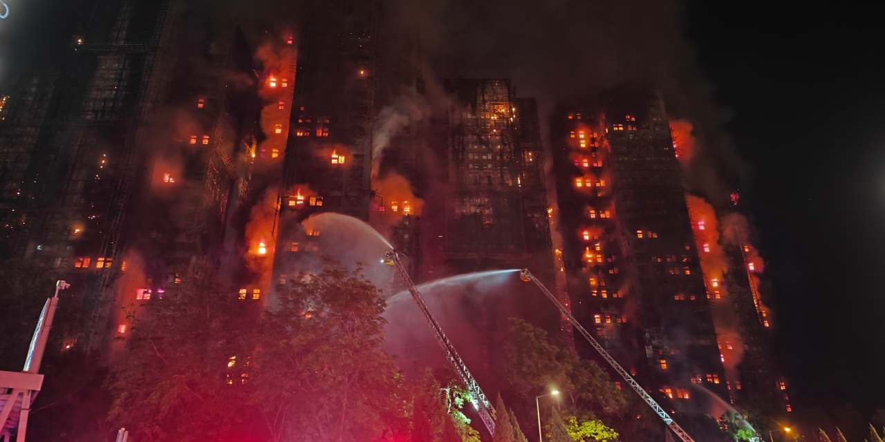 Hong Kong'daki yangın faciasında ölenlerin sayısı 94'e yükseldi: 3 kişi gözaltına alındı