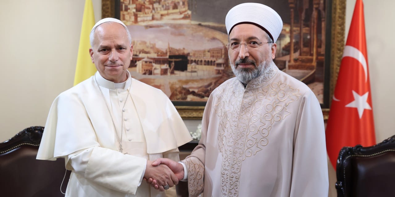 Papa Diyanet İşleri Başkanı ile bir araya geldi