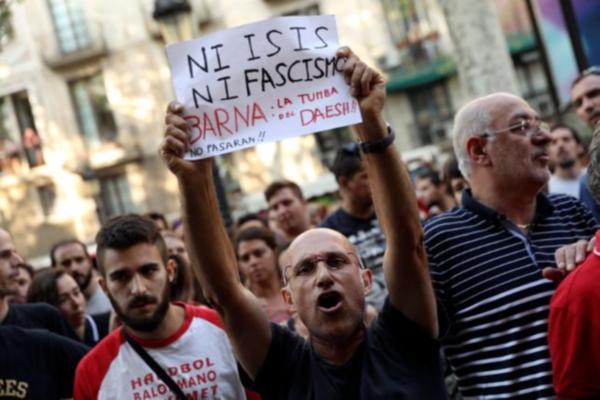İslam karşıtı gösteriye solcu Katalanlar müdahale etti