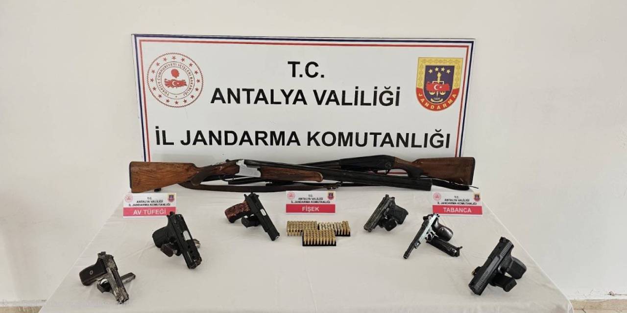 Antalya'da silah kaçakçılarına operasyon: 9 şüpheli yakalandı