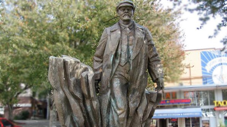 ABD'de heykel gerilimi diğer heykellere sıçradı: Lenin heykelini yıkma çağrısı yapıldı