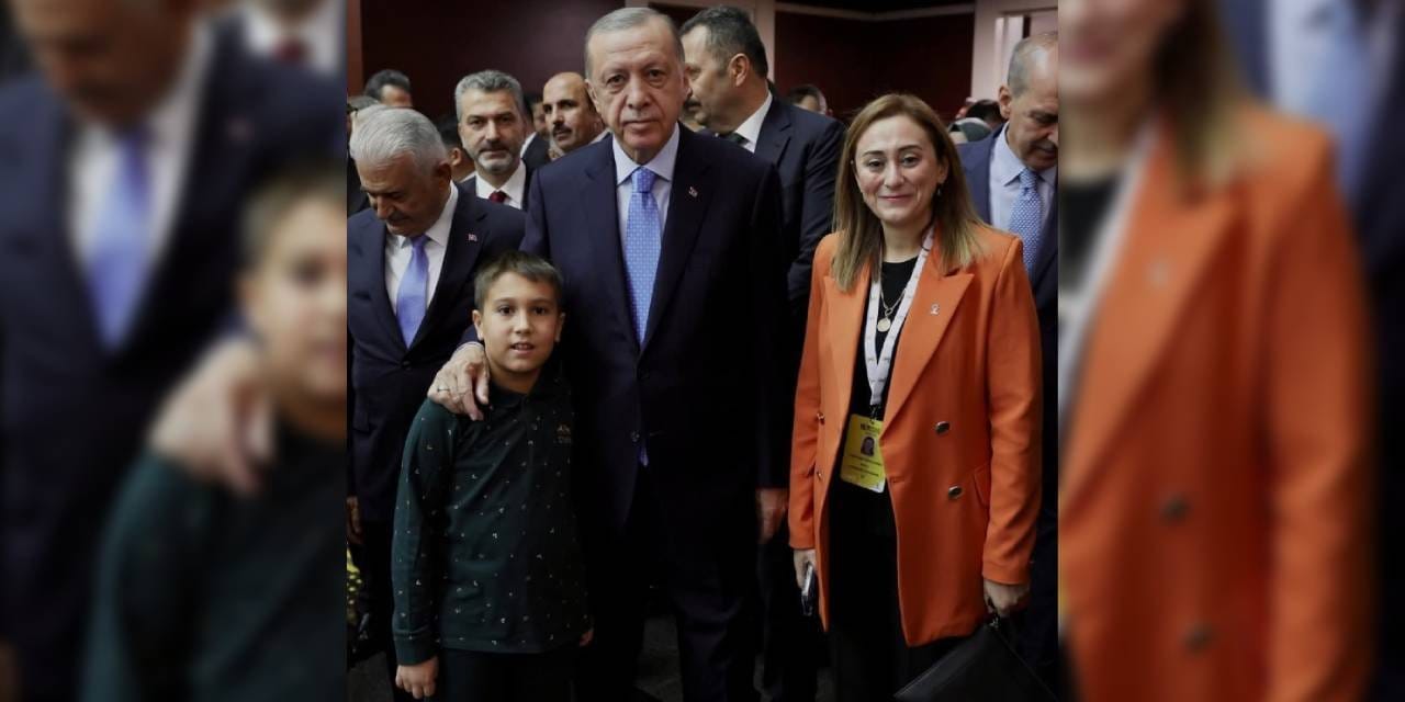 AKP'de istifa depremi: İlçe teşkilatı zehir zemberek sözlerle istifa etti