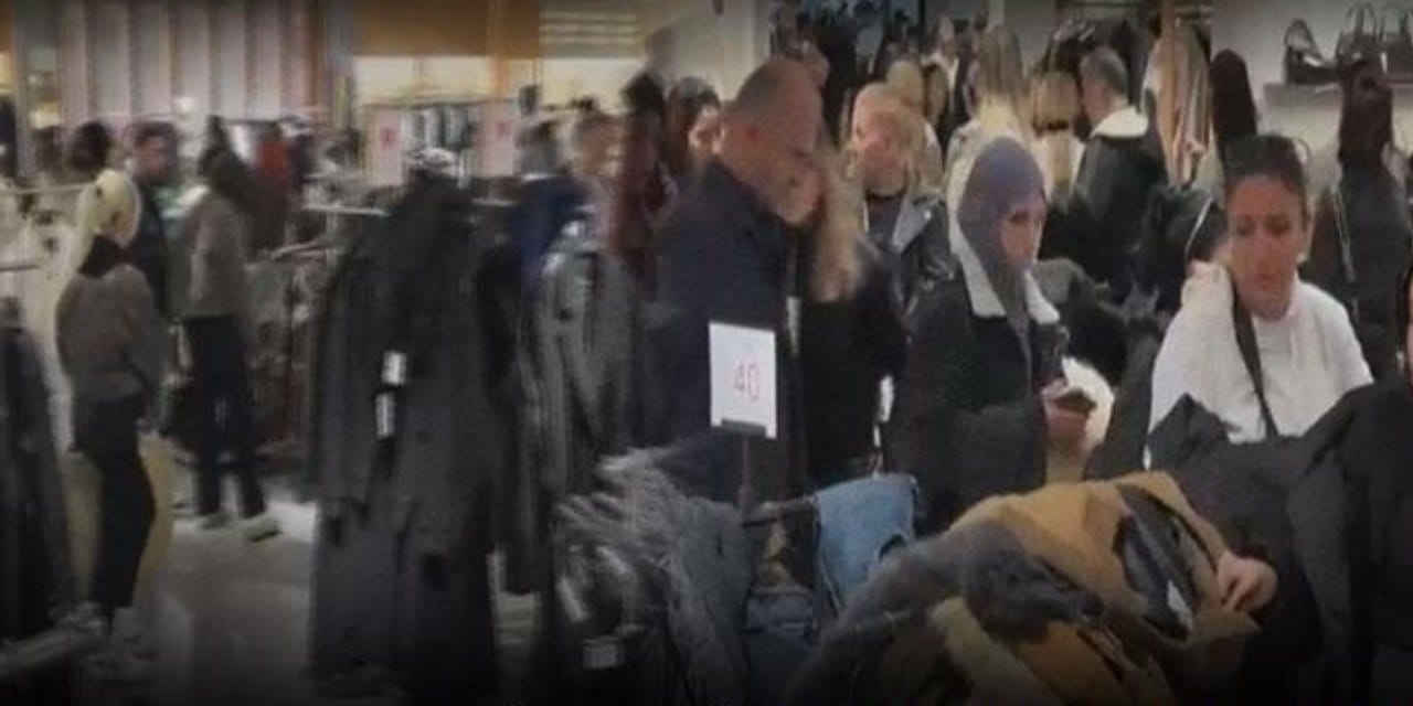 İndirimler başladı vatandaş akın etti! İstanbul'da 'Efsane Cuma' yoğunluğu