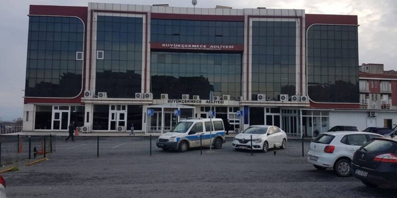 Adliye önü kan gölüne döndü: Boşanma davası sonrası bıçaklı kavga!