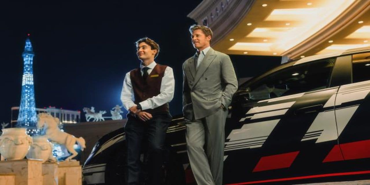 Brad Pitt ve George Russell, yeni Mercedes-AMG GT XX ile  Las Vegas sokaklarında