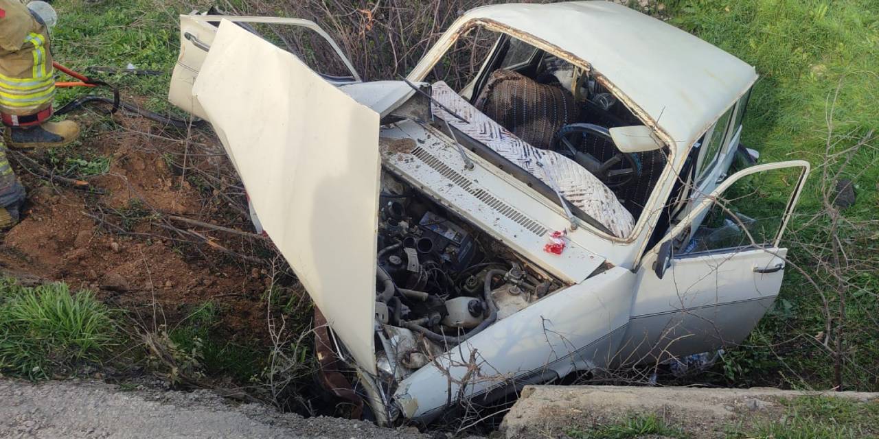 Manisa'da araç şarampole devrildi! Ağır yaralanan yaşlı çift hastaneye kaldırıldı