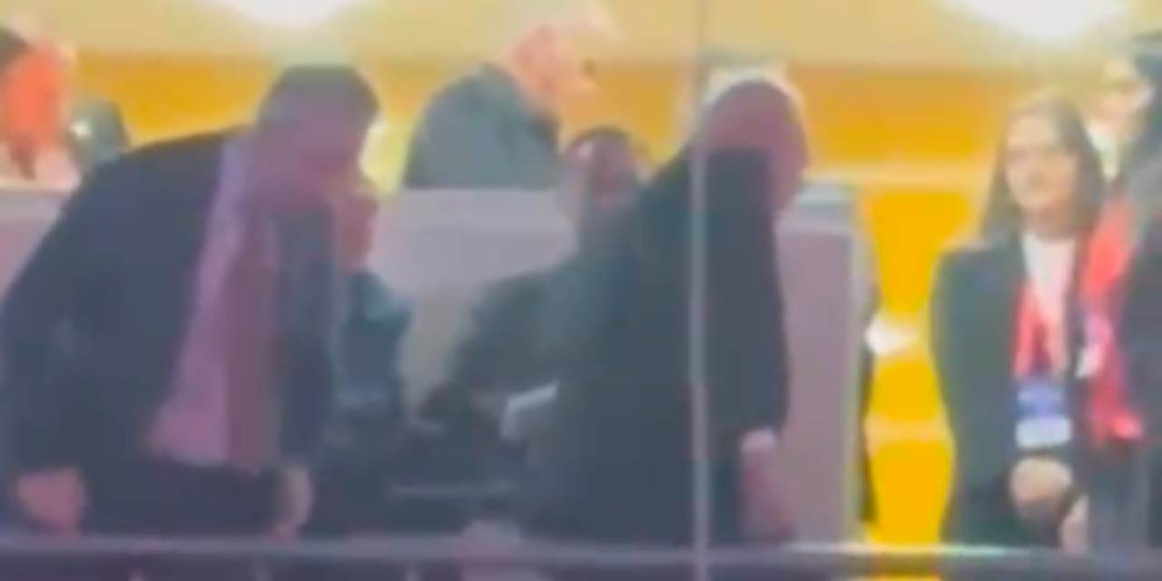 CHP kurultayında Erdoğan yuhalanınca AKP'li Elitaş salonu böyle terk etti