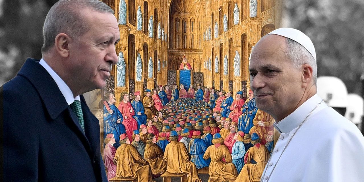 Erhan Afyoncu da 'tesadüfe' dayanamadı: İktidar kanadında Papa'nın ayinlerine tepki büyüyor