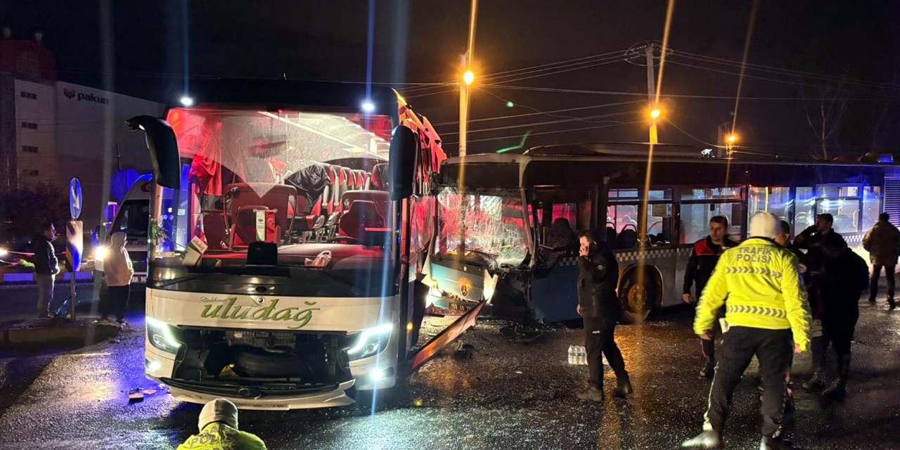 Yolcu otobüsü ile halk otobüsü çarpıştı: 9 yaralı