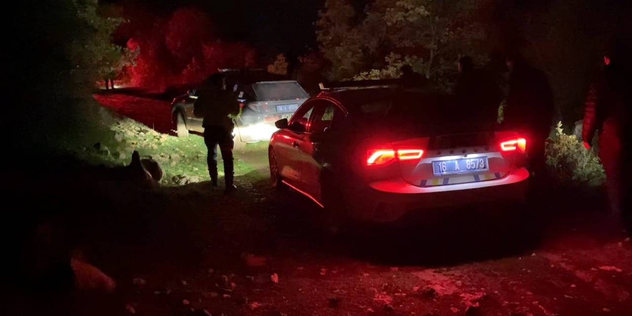 Polisten kaçarken çamura saplandı! Arabasını bırakıp ormanda kayıplara karıştı