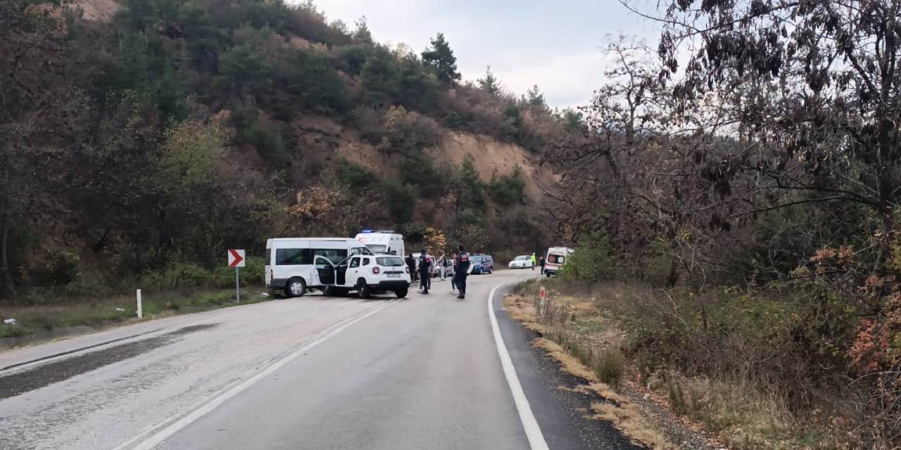 Tokat'ta 3 araç birbirine girdi: Zincirleme kazada 8 yaralı