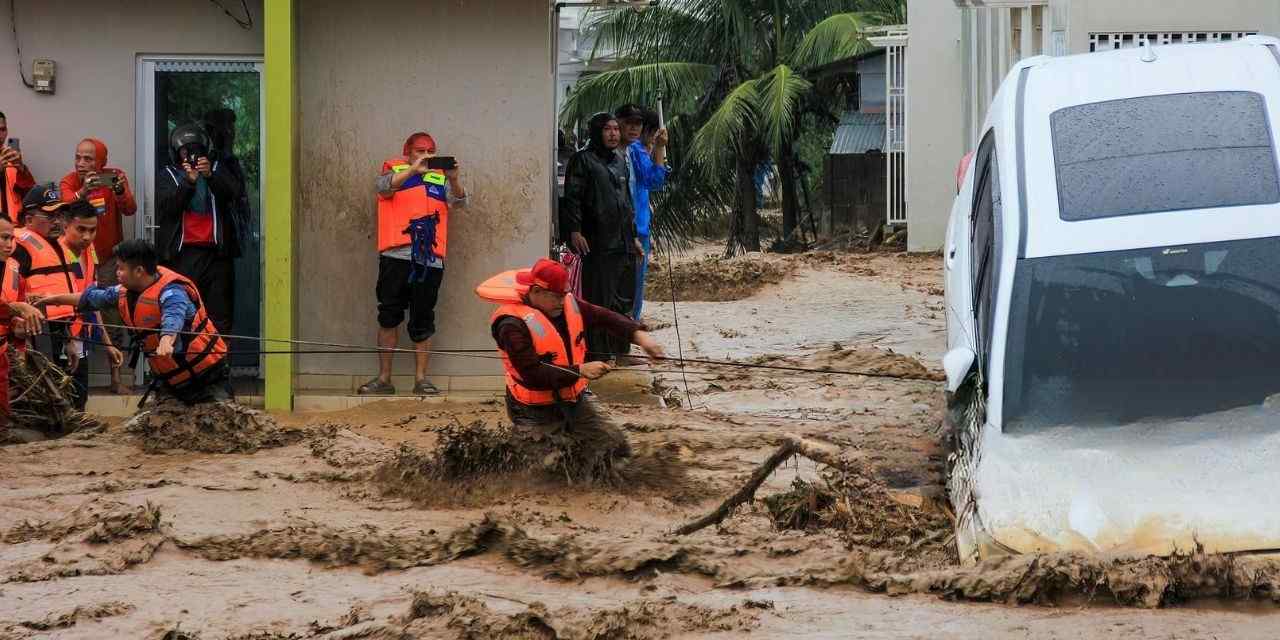 Endonezya’daki felaket sürüyor: Ölenlerin sayısı 442'ye yükseldi