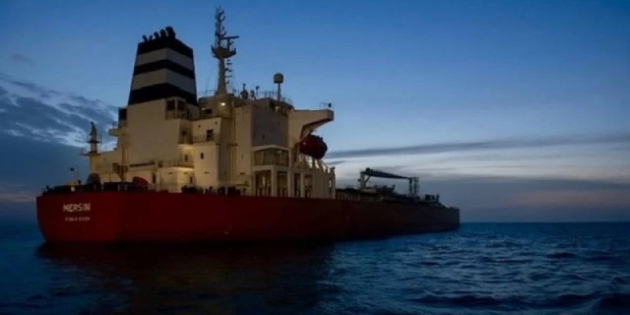 "Mersin" tankeri su aldı: Petrol sızıntısı önlenmeye çalışılıyor!