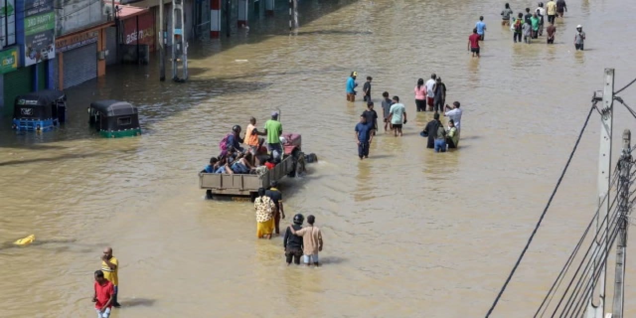 Asya’da sel felaketleri: 3 ülkede can kaybı 900’ü aştı
