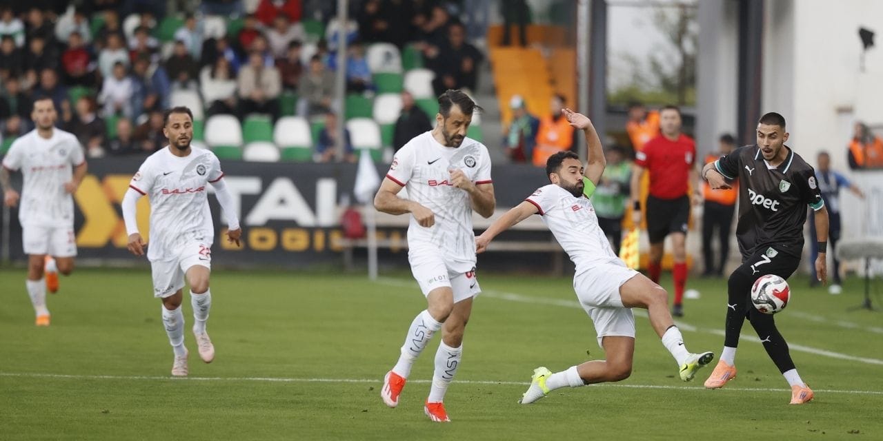 İlk maçında takımı 4 yedi yine de iddiasından vazgeçmedi: Her şey Fatih Terim'in gözünün önünde oldu