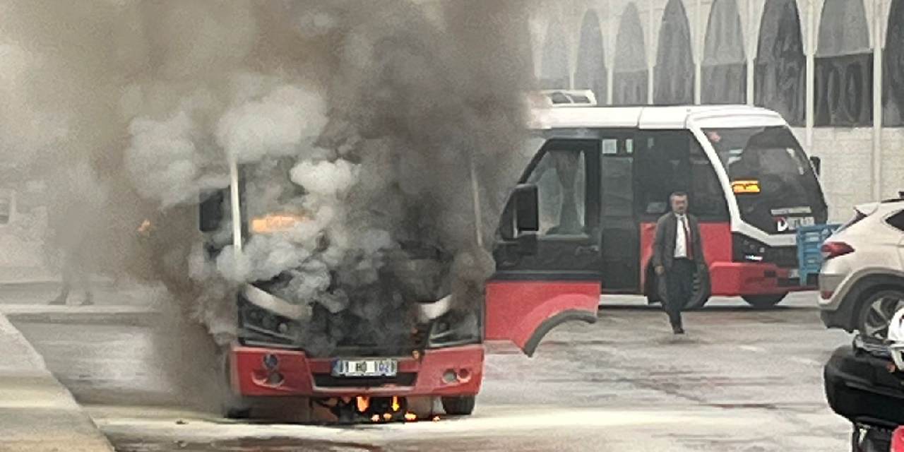 Özel halk otobüsü cayır cayır yandı!