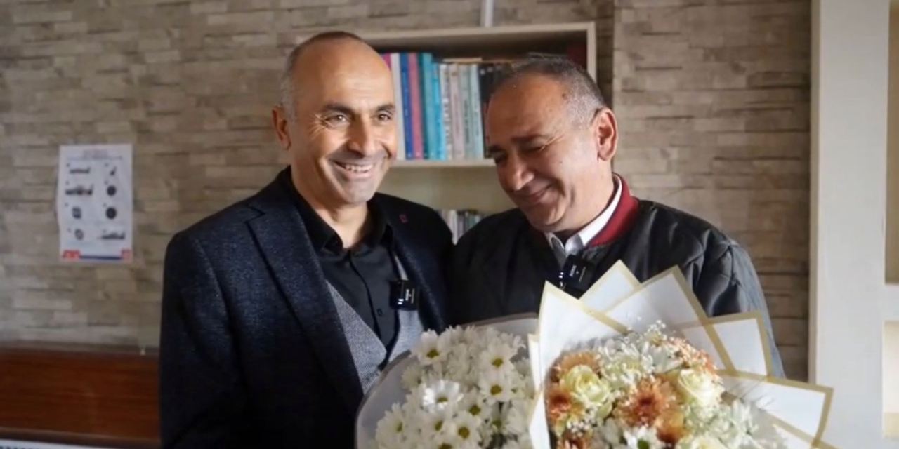 Öğretmenlere çiçek veren İETT şoförüne sürpriz ziyaret