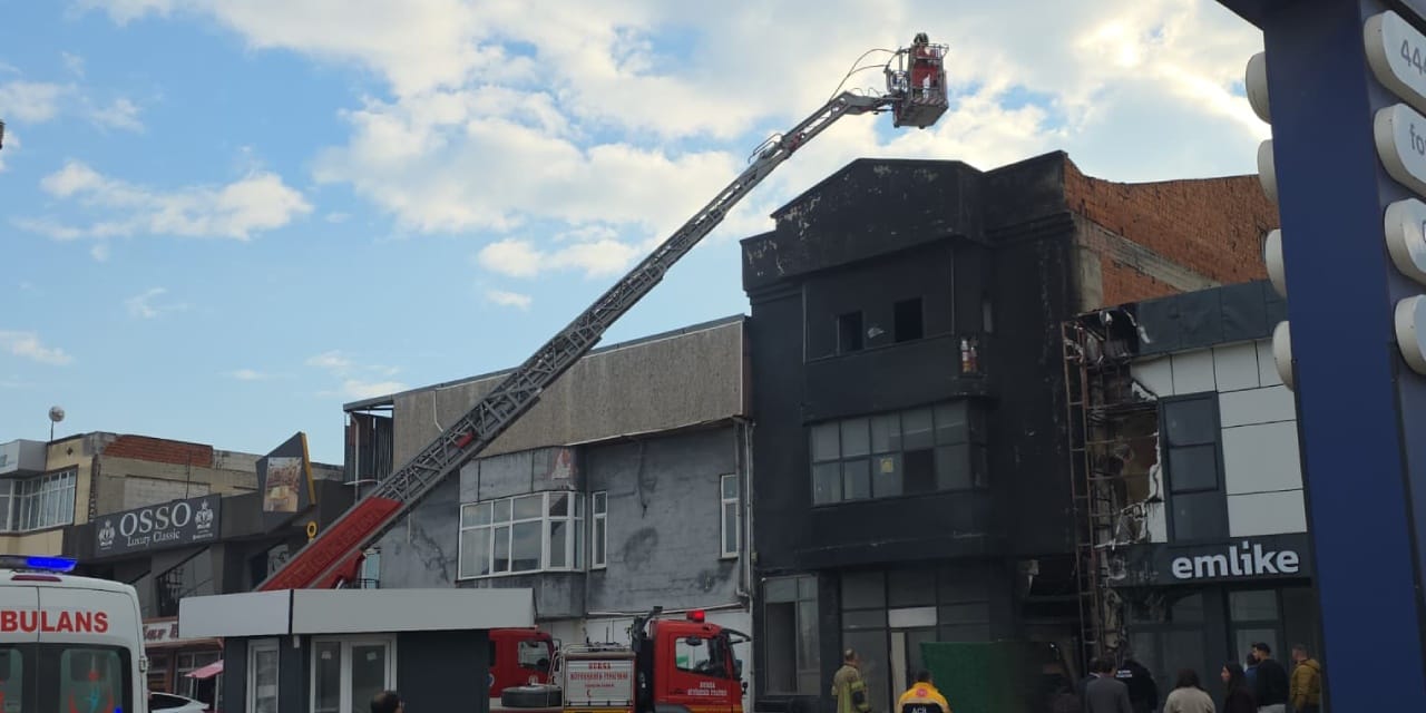 Trafoda meydana gelen patlama yangına neden oldu