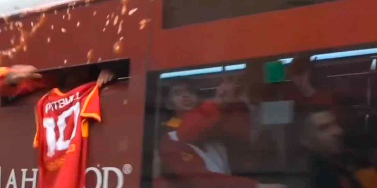 Derbi için 30 otobüsle Kadıköy'e doğru yola çıktılar