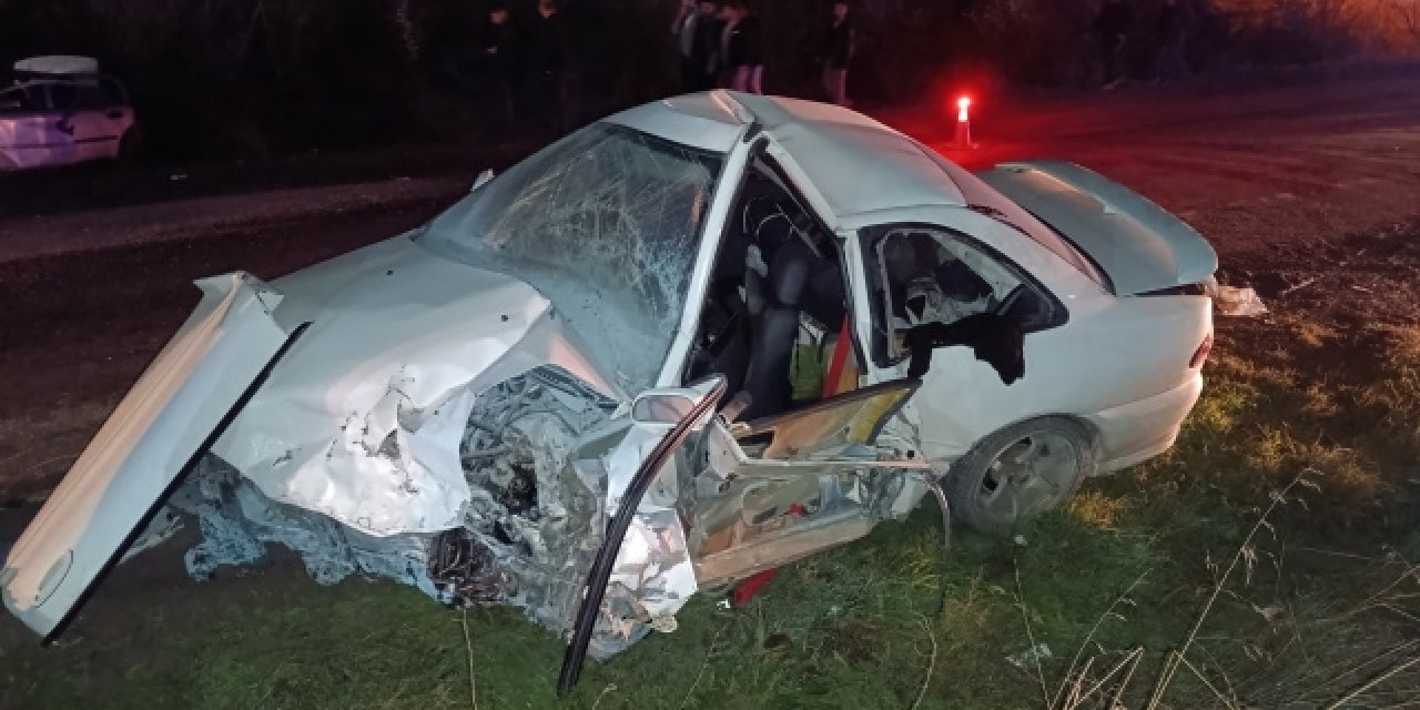 Amasya’da otomobiller birbirine girdi: 8 yaralı