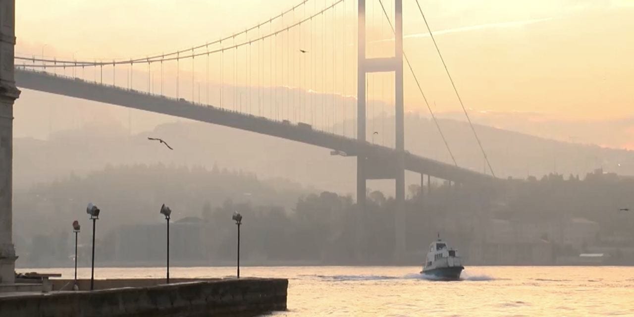 İstanbul Boğazı’nda sis engeli!