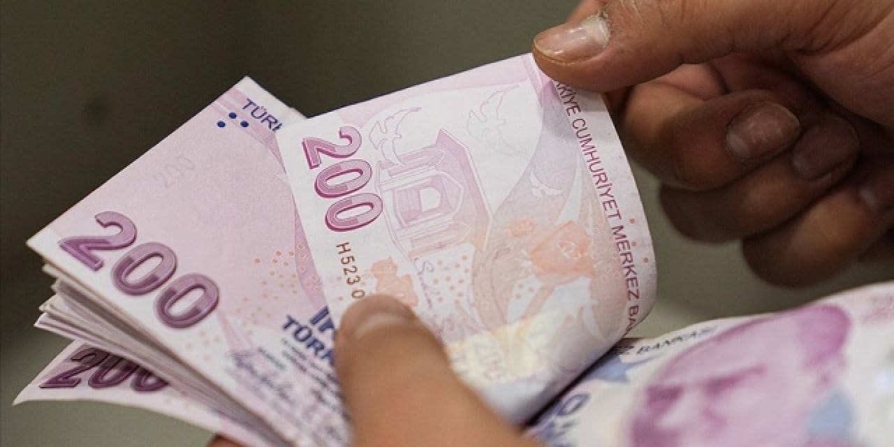 TRT Genel Müdürü'ne, Diyanet İşleri Başkanı'na var sadece emekliye yok: İktidardan 'üst düzey' memura ek zam