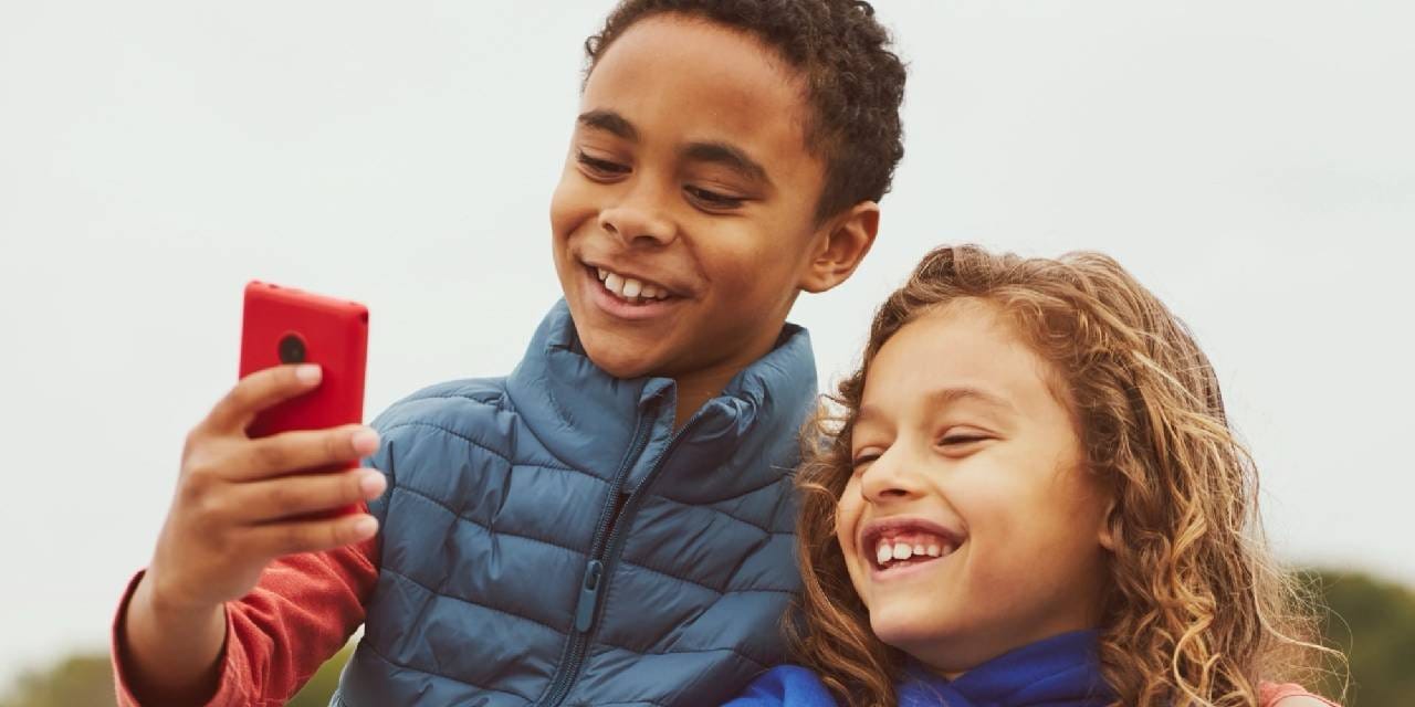 Ebeveynler derin bir oh çekecek! Çocuklar için mini akıllı telefonlar geliyor