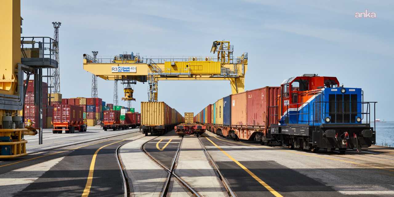 İtalyan polisi Türkiye'den gelen TIR'a el koydu: İçinden çıkanlar şaşkına çevirdi