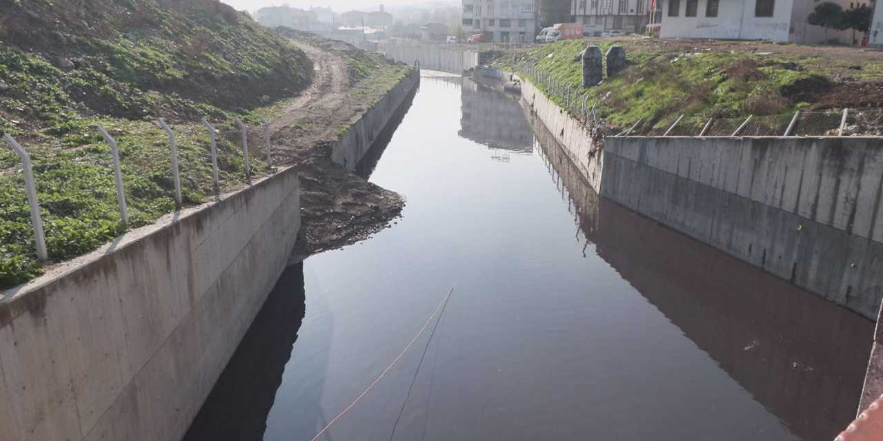 Haramidere'de şaşkınlık veren görüntü: Rengi kırmızıya döndü