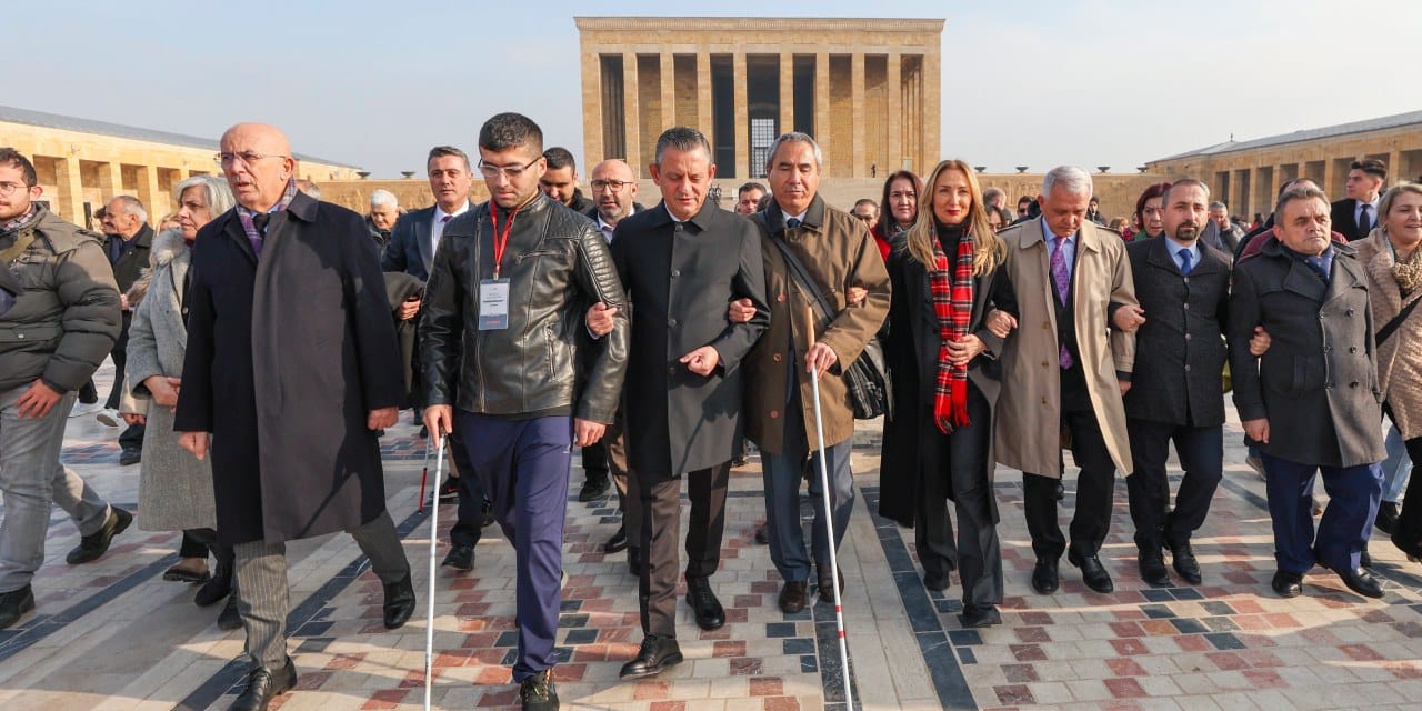 Özgür Özel'den Dünya Engelliler Günü mesajı: Kimseyi geride bırakmadan yürüyeceğiz