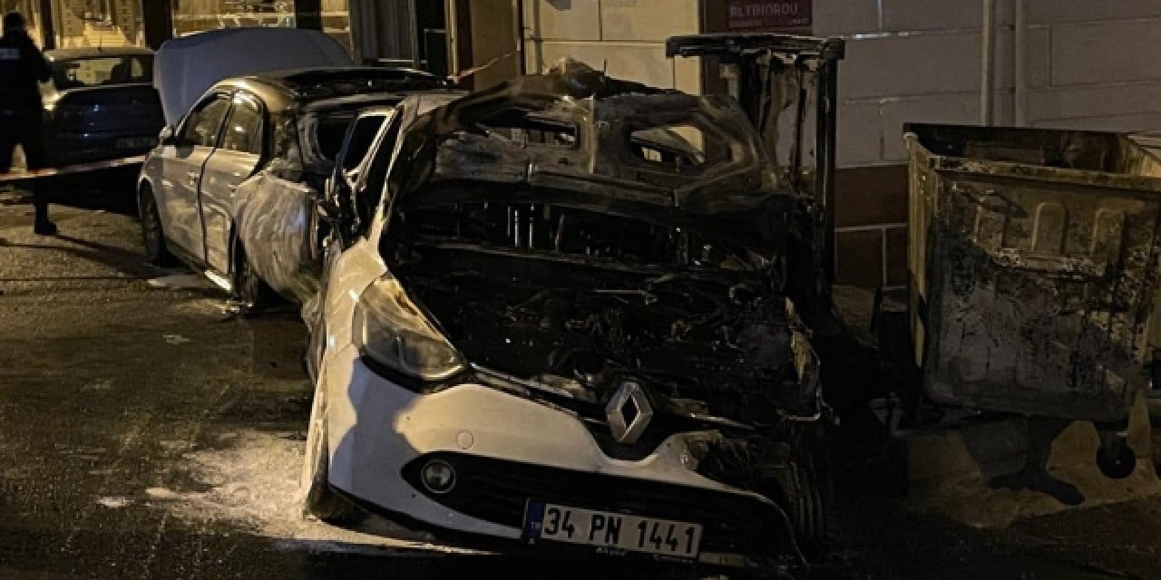 Park halindeki araç yandı: Mahallede kıyamet koptu