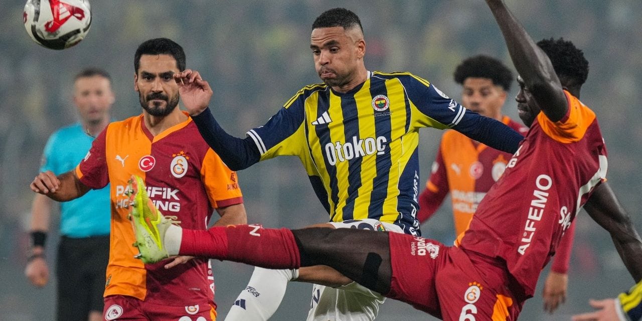 Fenerbahçe Galatasaray derbisi oynanırken bakın ne olmuş: Saç baş yoldurmuş!