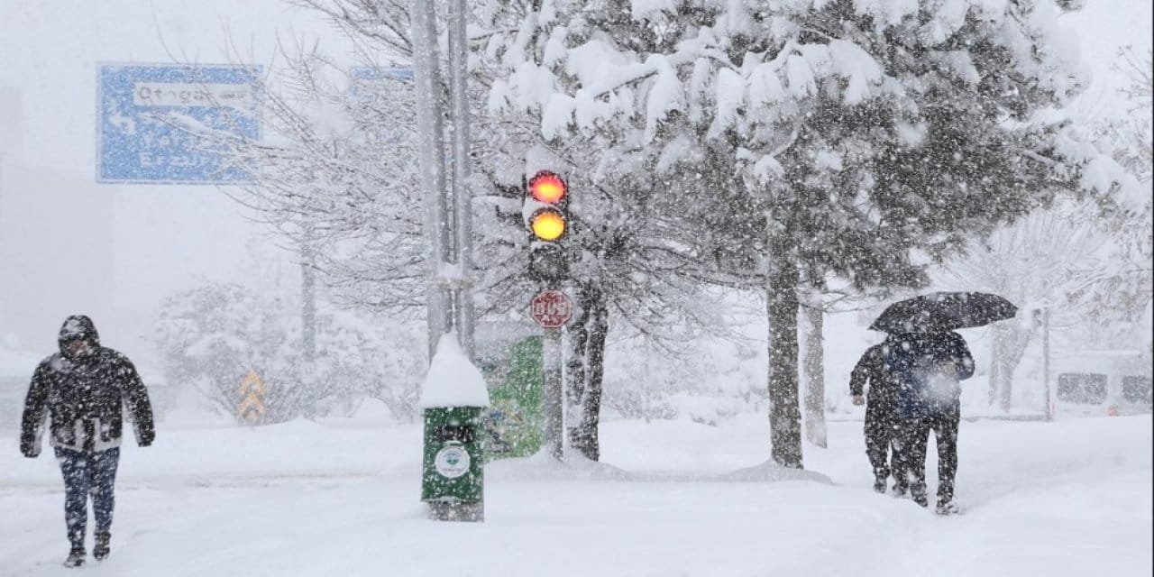 Lapa lapa yağacak! Günler sürecek: Meteoroloji kar yağışının tarihini açıkladı