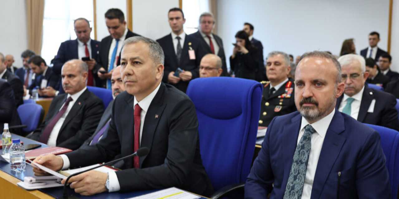 CHP'den Yerlikaya'ya Bülent Turan tepkisi: Ergen tavrı devlet adamlığına yakışıyor mu?