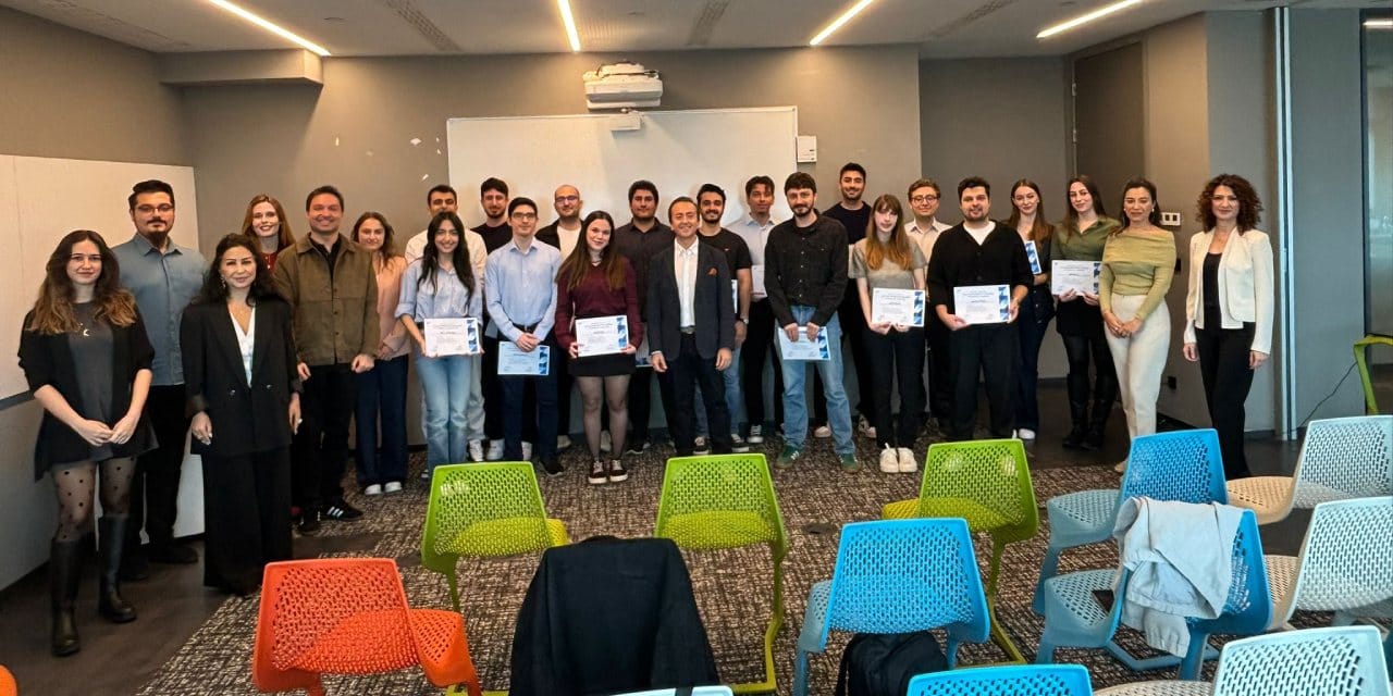 SAP Türkiye’den bir ilk: Genç profesyoneller, üretken yapay zeka sertifikasıyla mezun oldu