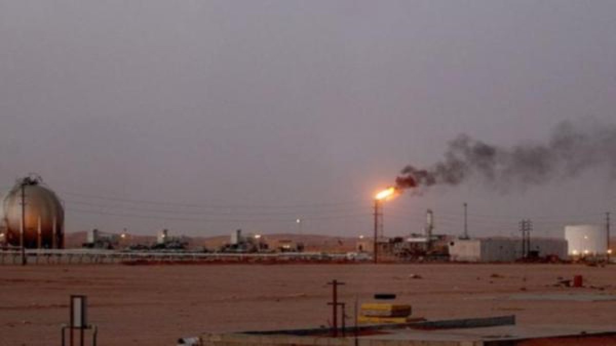 Suudi Arabistan'da petrol sahasına saldırı