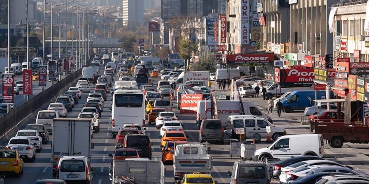 Başkentte yarın bazı yollar trafiğe kapanıyor: İşte kapanacak yollar...