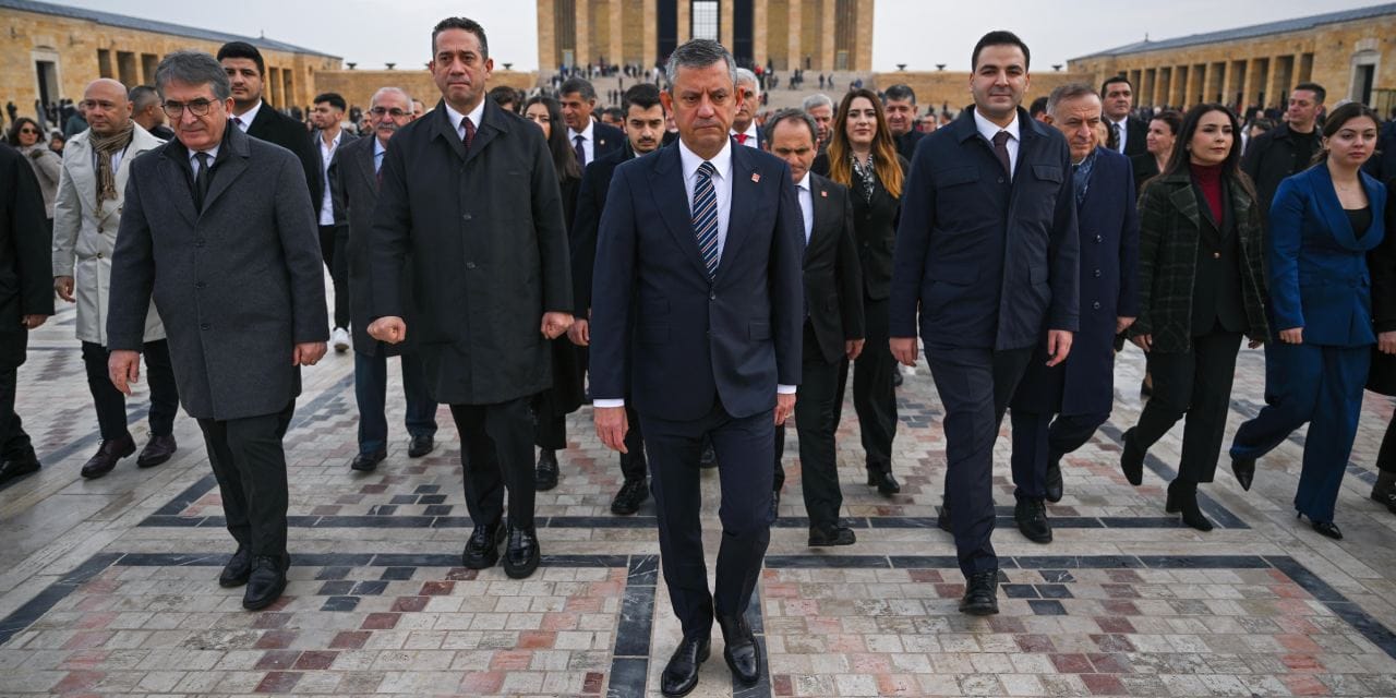 Özgür Özel, yeni PM ile Anıtkabir’i ziyaret etti