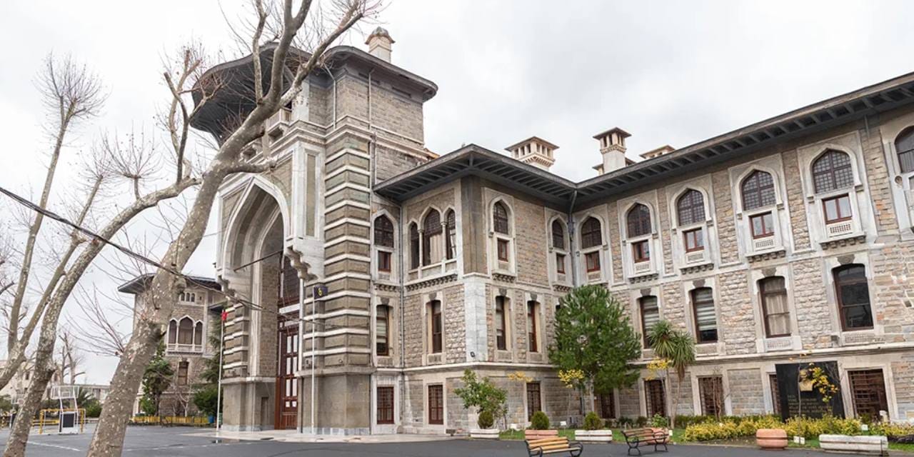 İstanbul Erkek Lisesi'nde dehşet gecesi: LGS birincilerine muştalı bıçaklı işkence!