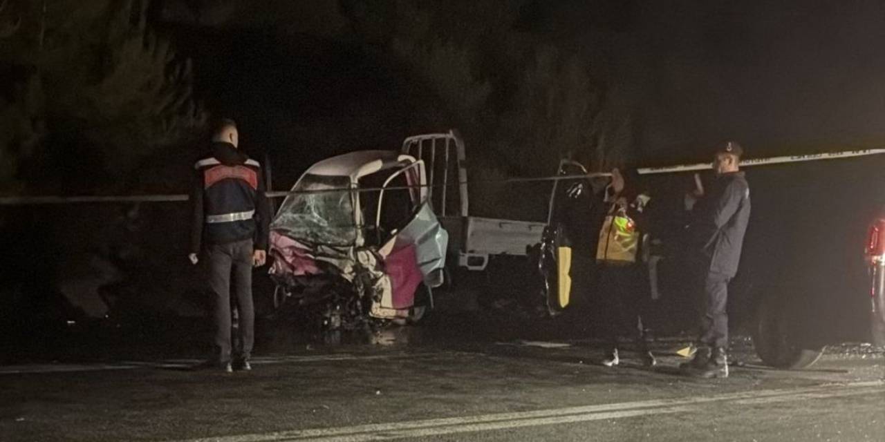 Sakarya'da kamyonetle kafa kafaya çarpıştı! 1 kişi öldü 5 yaralı