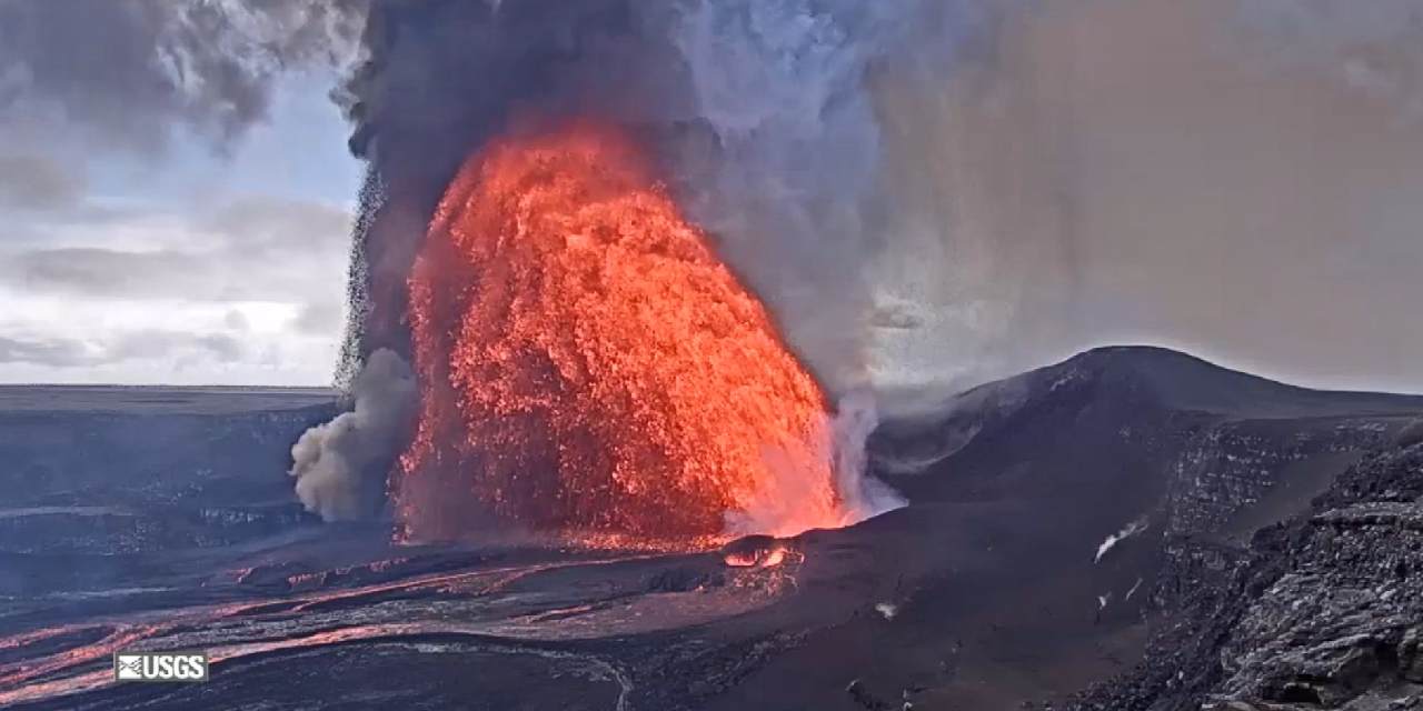 Görüntüler Hawaii'den: Yanardağ yeniden lav püskürttü