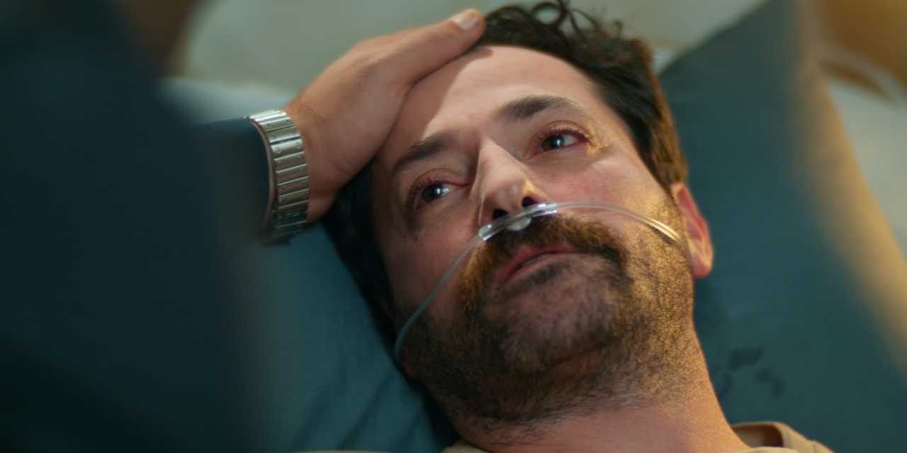 Ünlü oyuncu gözyaşlarını saklayamadı: Kameramanlar yakaladı