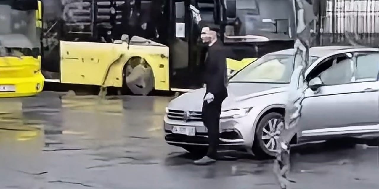 İstanbul'un göbeğinde skandal anlar! Silahlı maganda dehşet saçtı