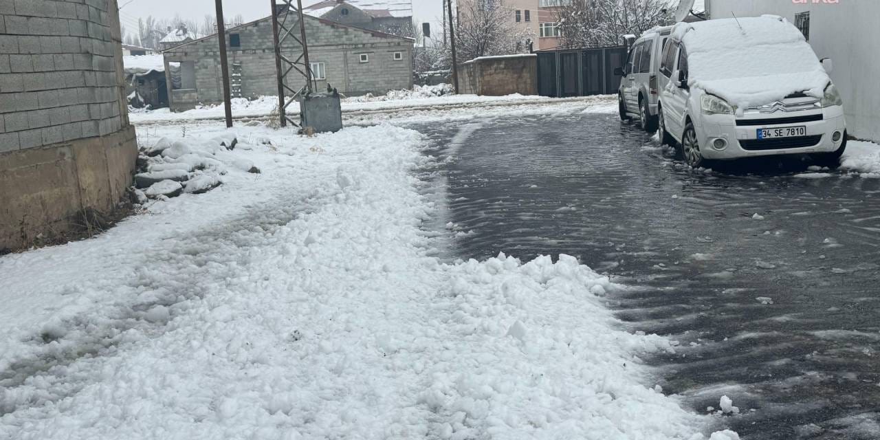 Hakkari'de 13 köy ve 30 mezra yolunda kar engeli