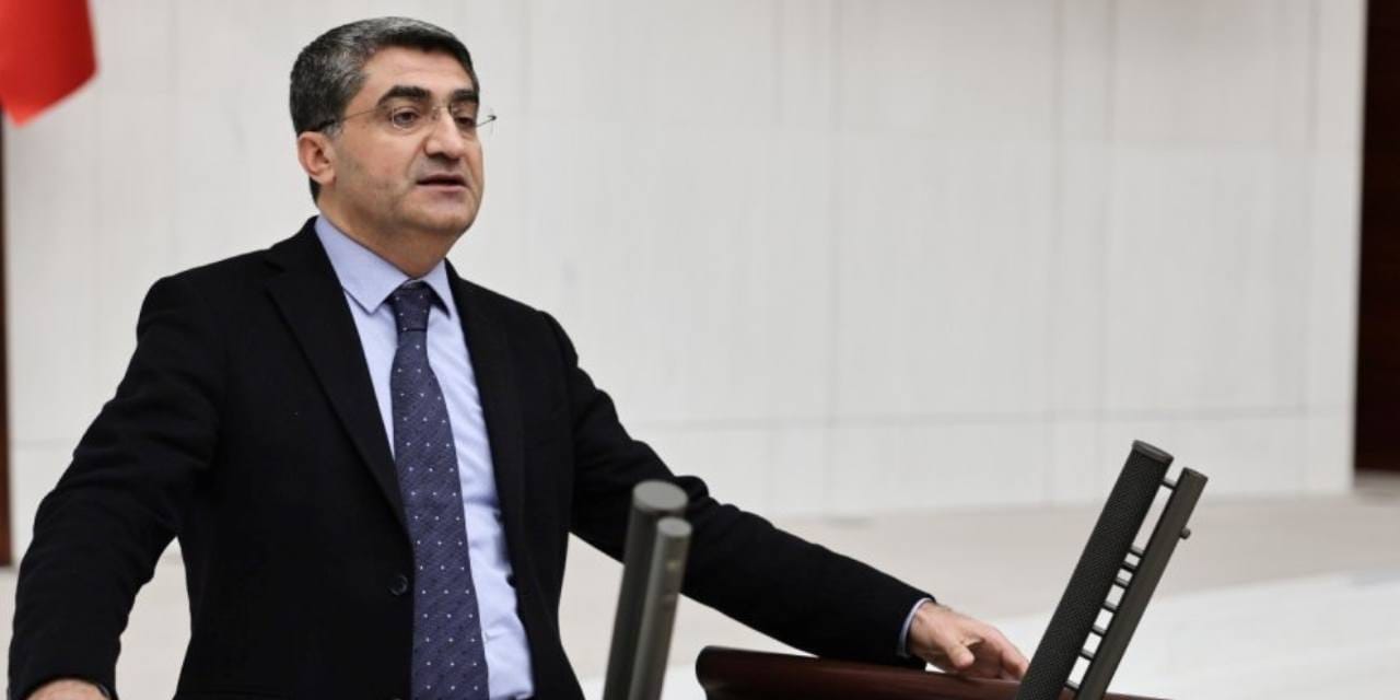 DEVA'lı Ekmen Bahçeli'ye süreç övgüsü "Berlin duvarlarına balyoz vurdu"