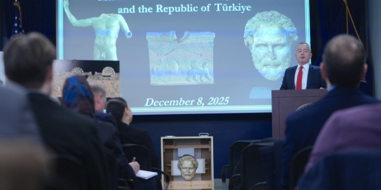 Türkiye’den kaçırılmışlardı... ABD 41 tarihi eseri iade etti